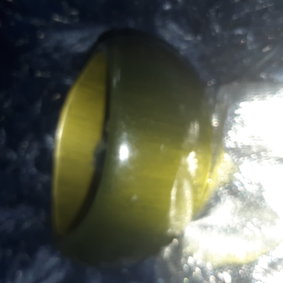 Olive green resin braclet - Picture 3 of 4